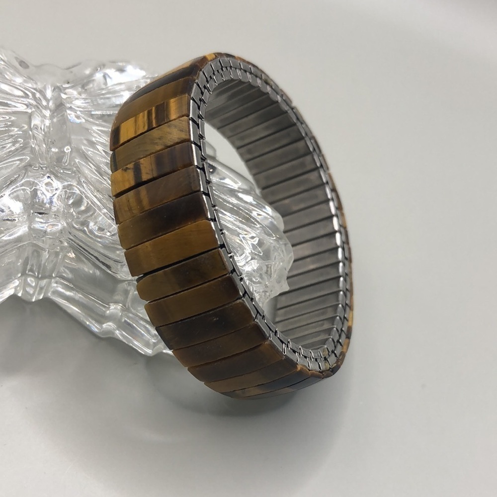 Vintage tiger's eye stone accordion stretch bracelet.